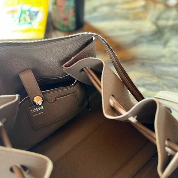 2025 Loewe Tan-Brown Madrid Large Hand / Tote-bag w/ Cross-body Conversion - Picture 15 of 16